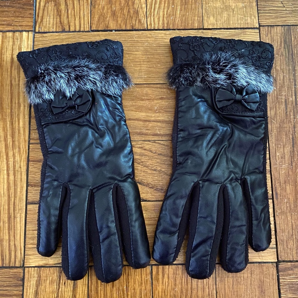 Elegant Black Fur-Trimmed Faux Patent Leather Gloves with Bow Detail